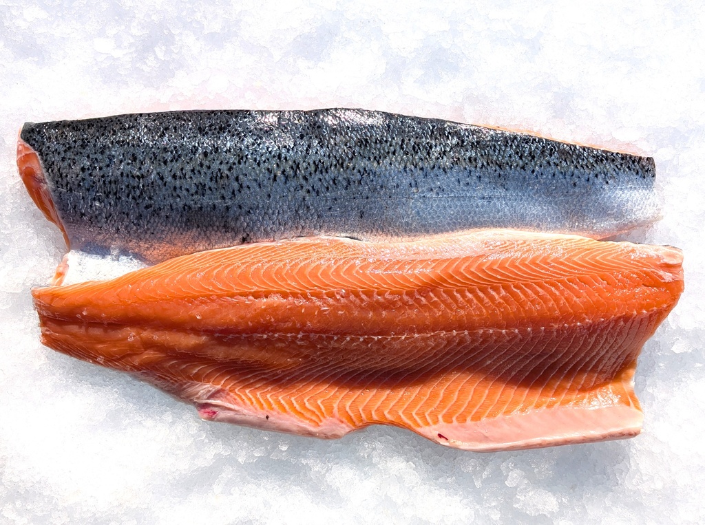 Saumon | Filet avec peau écaillé | 4/5 k brut